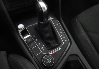 Подержанный автомобиль Volkswagen Tiguan 2018 года (15 фото)