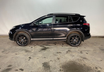 Подержанный автомобиль Toyota RAV4 2018 года (7 фото)