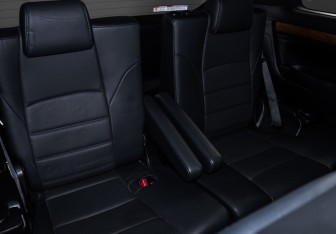 Подержанный автомобиль Toyota Alphard 2015 года (17 фото)