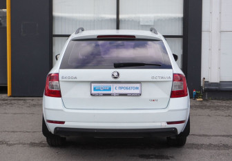 Подержанный автомобиль Skoda Octavia Wagon 2015 года (6 фото)