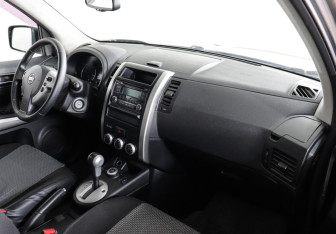 Подержанный автомобиль Nissan X-Trail 2014 года (10 фото)