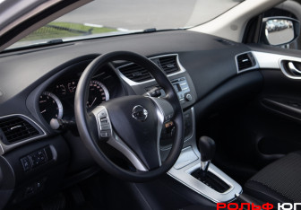 Подержанный автомобиль Nissan Tiida Hatchback 2015 года (10 фото)