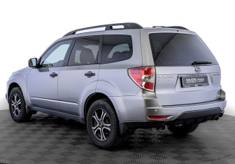 Подержанный автомобиль Subaru Forester Suv 2011 года (7 фото)
