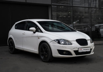 Подержанный автомобиль SEAT Leon Hatchback 2012 года (3 фото)