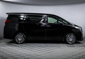 Подержанный автомобиль Toyota Alphard 2015 года (4 фото)