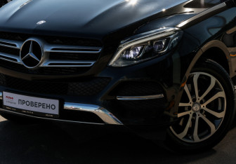 Подержанный автомобиль Mercedes-Benz GLE 2016 года (23 фото)