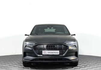 Подержанный автомобиль Audi e-tron 2021 года (2 фото)