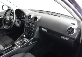 Подержанный автомобиль Audi A3 Hatchback 2011 года (10 фото)