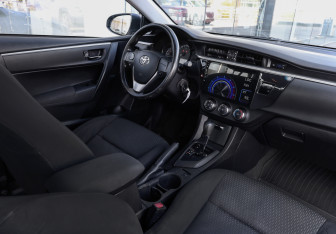 Подержанный автомобиль Toyota Corolla Sedan 2013 года (9 фото)