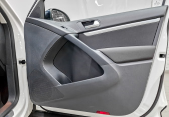 Подержанный автомобиль Volkswagen Tiguan 2013 года (24 фото)