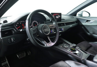 Подержанный автомобиль Audi A4 Sedan 2019 года (13 фото)