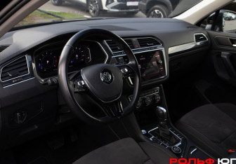 Подержанный автомобиль Volkswagen Tiguan 2019 года (10 фото)