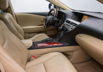 Подержанный автомобиль Lexus RX 2009 года (9 фото)