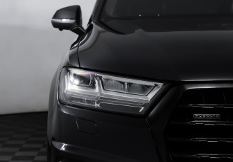 Подержанный автомобиль Audi Q7 2017 года (26 фото)