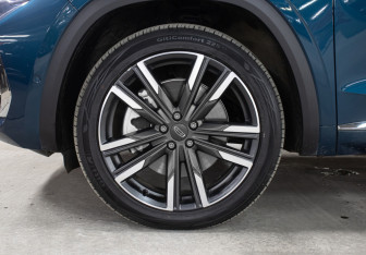 Подержанный автомобиль Geely Monjaro 2023 года (29 фото)