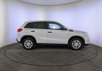 Подержанный автомобиль Suzuki Vitara 2016 года (4 фото)