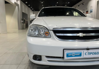 Подержанный автомобиль Chevrolet Lacetti Sedan 2010 года (8 фото)