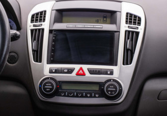 Подержанный автомобиль Kia Ceed Hatchback 2008 года (14 фото)