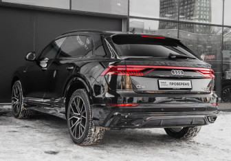 Подержанный автомобиль Audi Q8 2019 года (7 фото)
