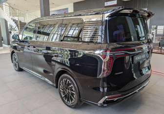 Новый Hongqi HQ9 2025 (2 фото)
