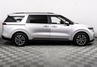 Подержанный автомобиль Kia Carnival 2020 года (4 фото)
