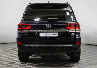Подержанный автомобиль Toyota Land Cruiser Suv 2015 года (6 фото)