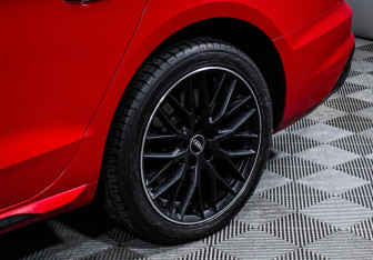 Подержанный автомобиль Audi A4 Sedan 2020 года (15 фото)