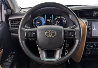 Подержанный автомобиль Toyota Fortuner 2022 года (21 фото)