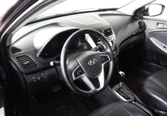 Подержанный автомобиль Hyundai Solaris Hatchback 2011 года (5 фото)