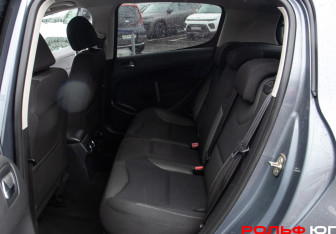 Подержанный автомобиль Peugeot 308 Hatchback 2008 года (8 фото)
