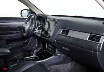 Подержанный автомобиль Mitsubishi Outlander 2019 года (11 фото)