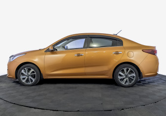 Подержанный автомобиль Kia Rio Sedan 2017 года (8 фото)