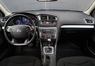 Подержанный автомобиль Citroen C4 Sedan 2014 года (9 фото)