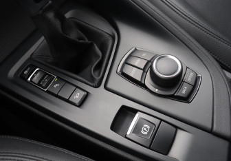 Подержанный автомобиль BMW X1 2015 года (20 фото)