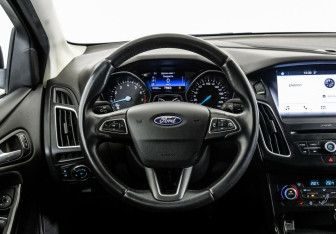 Подержанный автомобиль Ford Focus Sedan 2017 года (8 фото)