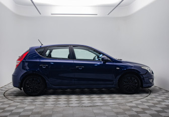 Подержанный автомобиль Hyundai i30 Hatchback 2010 года (4 фото)
