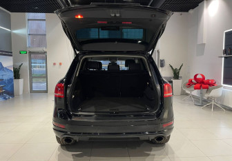 Подержанный автомобиль Volkswagen Touareg 2014 года (7 фото)