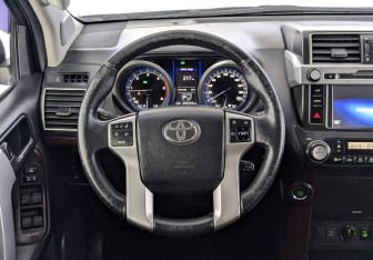 Подержанный автомобиль Toyota Land Cruiser Prado 2015 года (22 фото)
