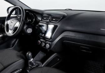 Подержанный автомобиль Kia Rio Hatchback 2016 года (8 фото)