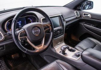 Подержанный автомобиль Jeep Grand Cherokee 2014 года (10 фото)