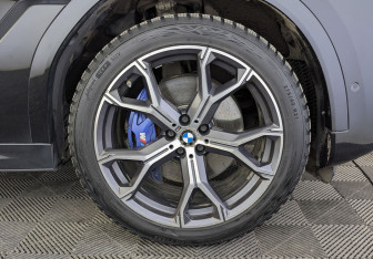 Подержанный автомобиль BMW X6 2020 года (12 фото)