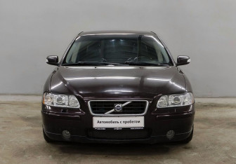 Подержанный автомобиль Volvo S60 2007 года (2 фото)