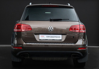 Подержанный автомобиль Volkswagen Touareg 2012 года (6 фото)