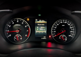 Подержанный автомобиль Kia Stinger 2021 года (13 фото)