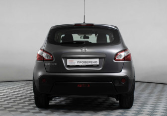 Подержанный автомобиль Nissan Qashqai 2012 года (6 фото)