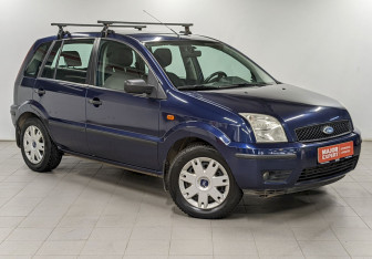 Подержанный автомобиль Ford Fusion 2005 года (3 фото)
