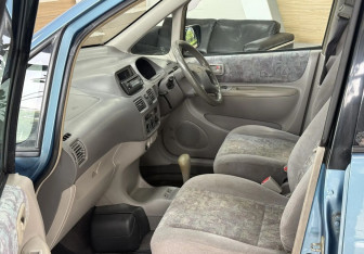 Подержанный автомобиль Toyota Corolla Spacio 1998 года (12 фото)