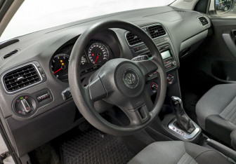 Подержанный автомобиль Volkswagen Polo Hatchback 2011 года (12 фото)