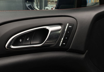 Подержанный автомобиль Porsche Cayenne 2015 года (20 фото)