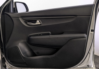 Подержанный автомобиль Kia Rio Hatchback 2021 года (25 фото)